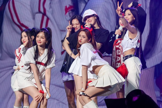 BABYMONSTER đang thực hiện fanmeeting tour toàn châu Á