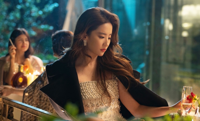 Nguyên tác phim Câu Chuyện Hoa Hồng bị chê vì nữ chính yêu đương quá nhiều.