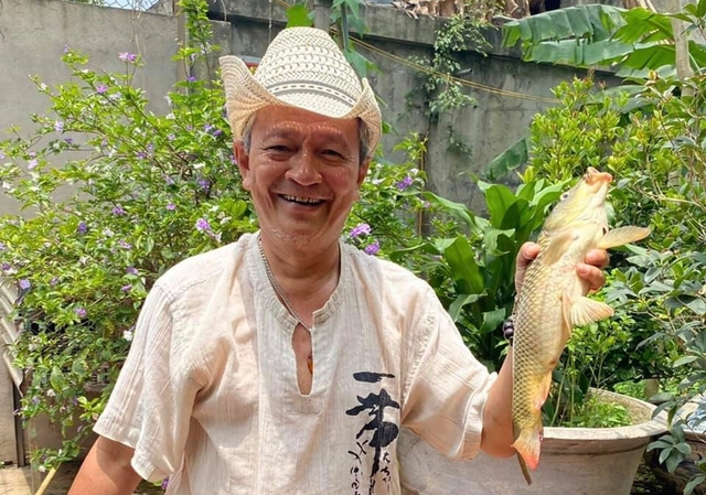 Câu cá là một trong những thú vui tuổi già của nam NSƯT.