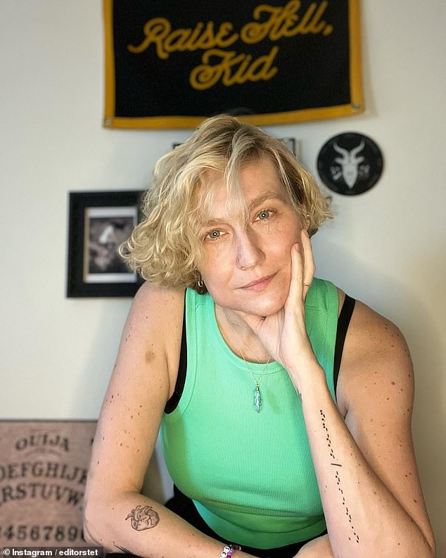 Cô Gretchen Stelter là nạn nhân của vụ quấy rối và đã nộp đơn kiện hãng hàng không Mỹ.