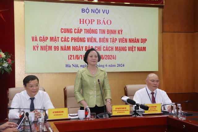 Bộ trưởng Bộ Nội vụ Phạm Thị Thanh Trà thông tin về việc cải cách tiền lương. Ảnh: VGP