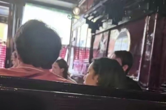 Loạt ảnh Lisa dùng bữa với gia đình bạn trai ở Paris nhanh chóng gây bão mạng xã hội