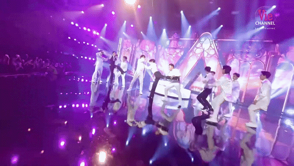 Kết hợp những màn bưng bê nhàm chán