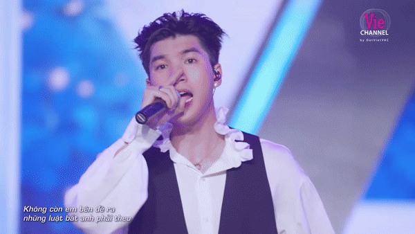 HIEUTHUHAI rap, Đức Phúc - Công Dương múa minh họa trông chẳng khác tiết mục ca nhạc hơn chục năm trước