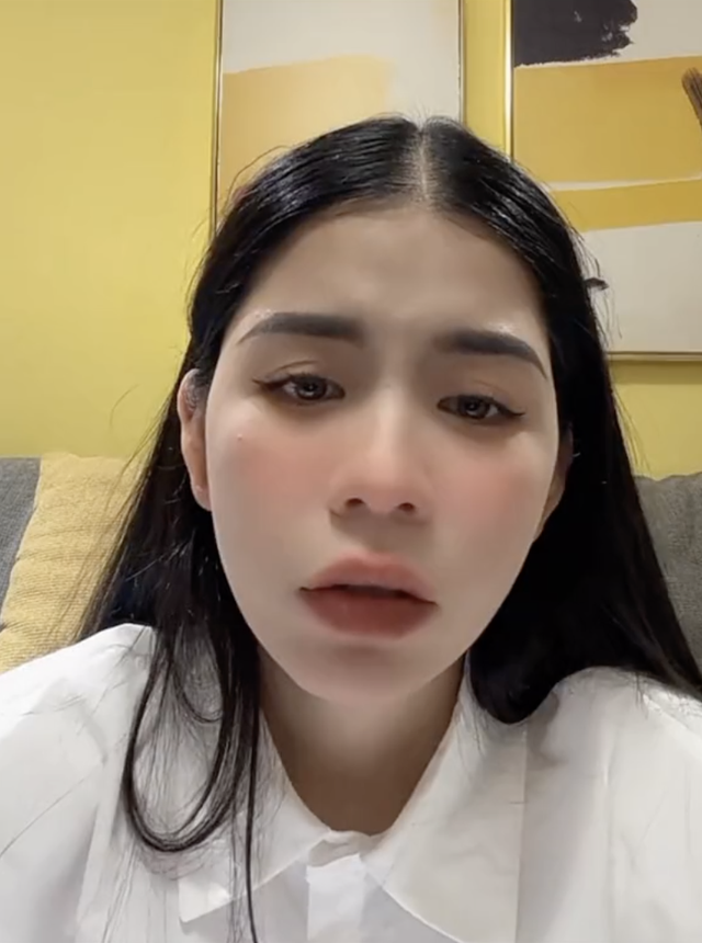 Hằng Du Mục livestream tại một căn phòng mới, không phải ở nhà