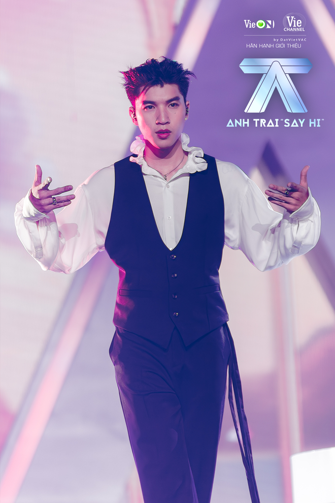 HIEUTHUHAI bị chê vũ đạo kém, tạo hình sến đến nỗi visual cũng không cứu nổi