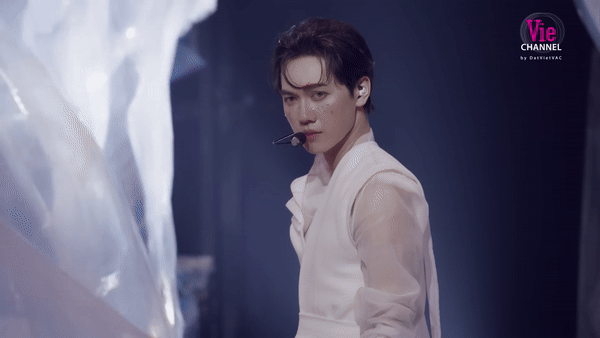 Visual của JSol trong tiết mục được ví như tiên tử