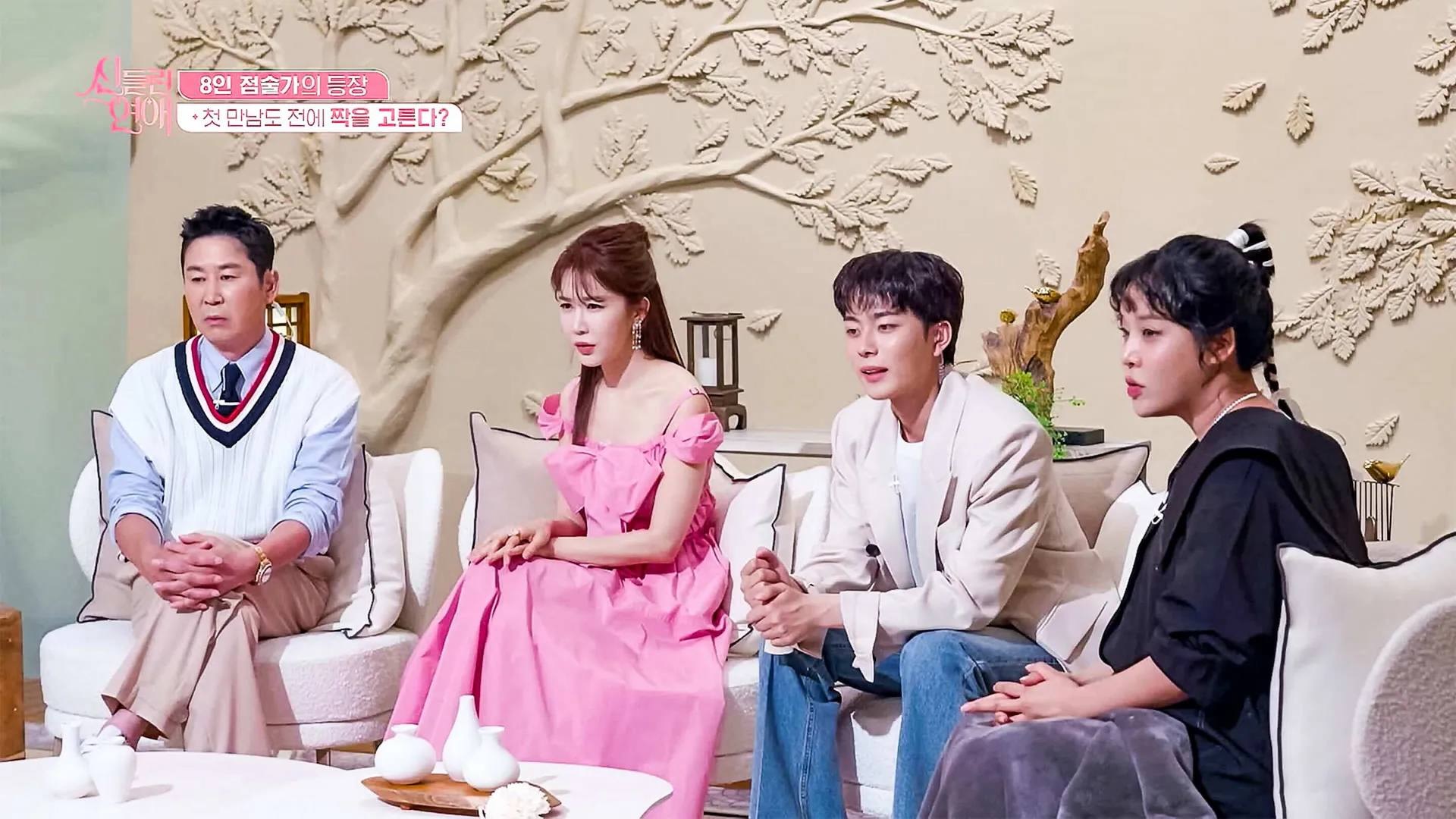 Dàn MC là các diễn viên của show 