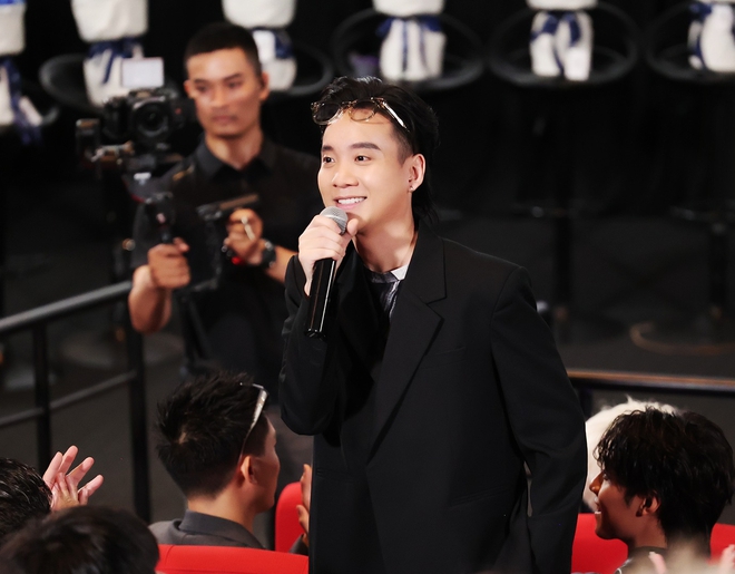 Một mình JustaTee có lẽ phải gồng gánh khá nhiều