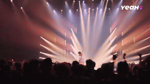 Teaser hoành tráng và cũng lắm chiêu trò