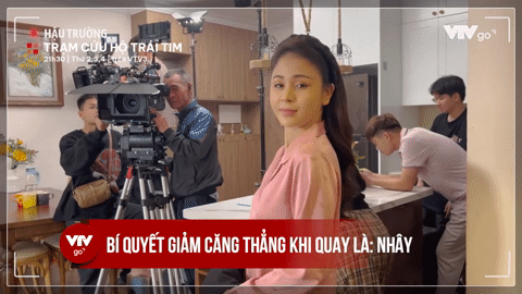 Lương Thu Trang cực kỳ thân thiện trước ống kính hậu trường. 