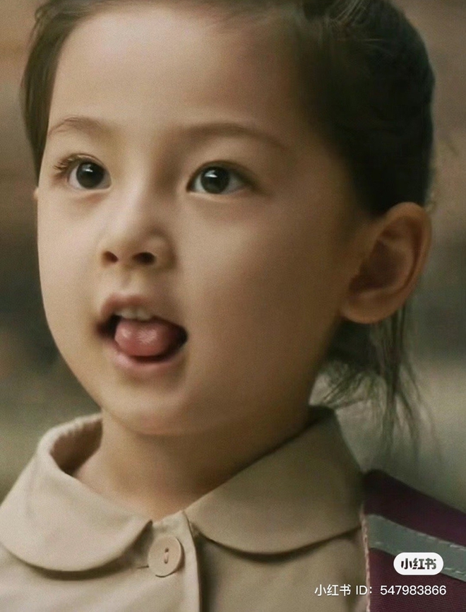 Bé An An đóng Tiểu Thái Sơ năm 4 tuổi được khen đáng yêu.