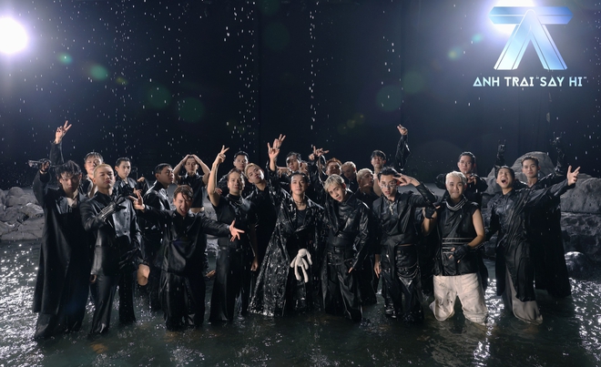 Nếu như MV của Anh Trai Vượt Ngàn Chông Gai thiên về lửa thì Anh Trai Say Hi lại dùng nước