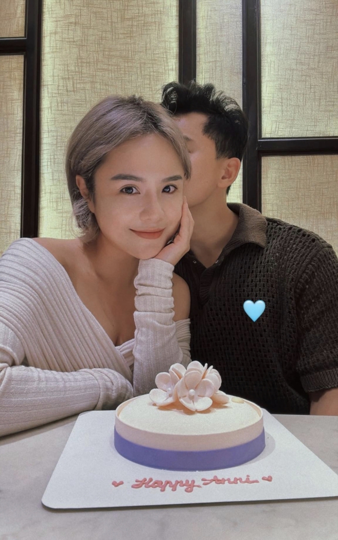 Bức ảnh duy nhất mà Thái Trinh chụp cùng vị hôn phu bí mật, cả hai đã đính hôn vào ngay ngày 1/1/2024