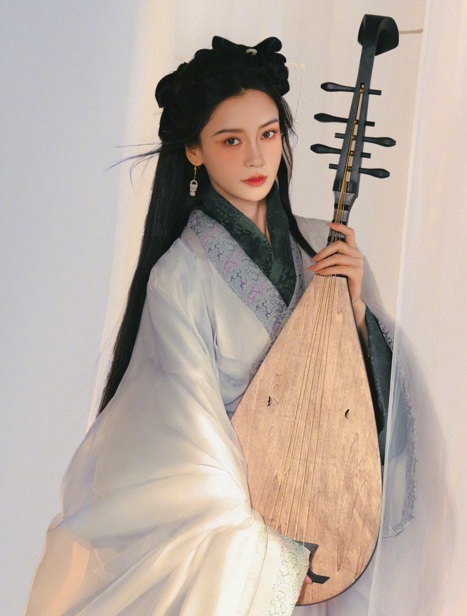 Phim của Angelababy bị xếp kho không được lên sóng dù đã quay xong từ lâu.