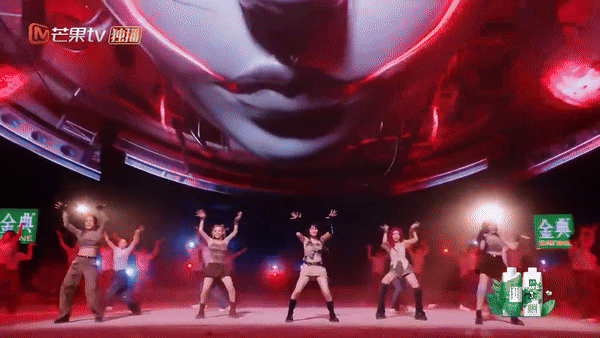 Suni Hạ Linh hào hứng cổ vũ LUNAS