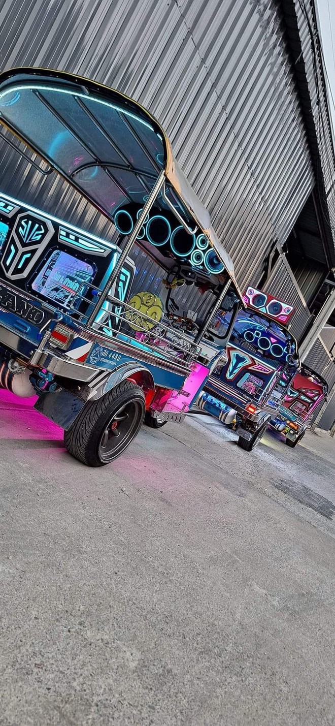 Những chiếc Tuk Tuk đặc trưng của Thái Lan được chuẩn bị để xuất hiện trong MV