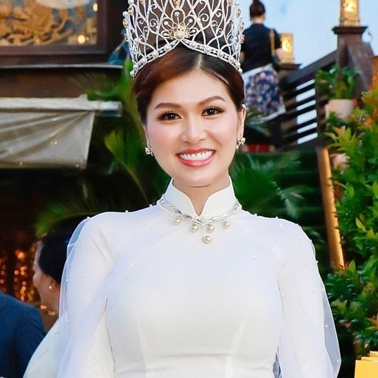 Oanh Yến nổi tiếng là nàng hậu nhiều con nhất Vbiz