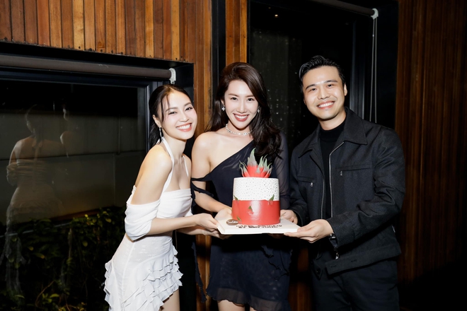 Lan Ngọc, Thúy Ngân và Lâm Thành Kim cùng vài nghệ sĩ khác là thành viên của một hội bạn thân