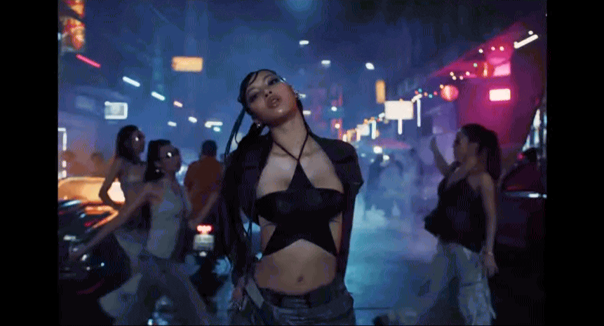 Cô nàng luôn mang những đặc trưng ở quê nhà Thái Lan vào sản phẩm của mình