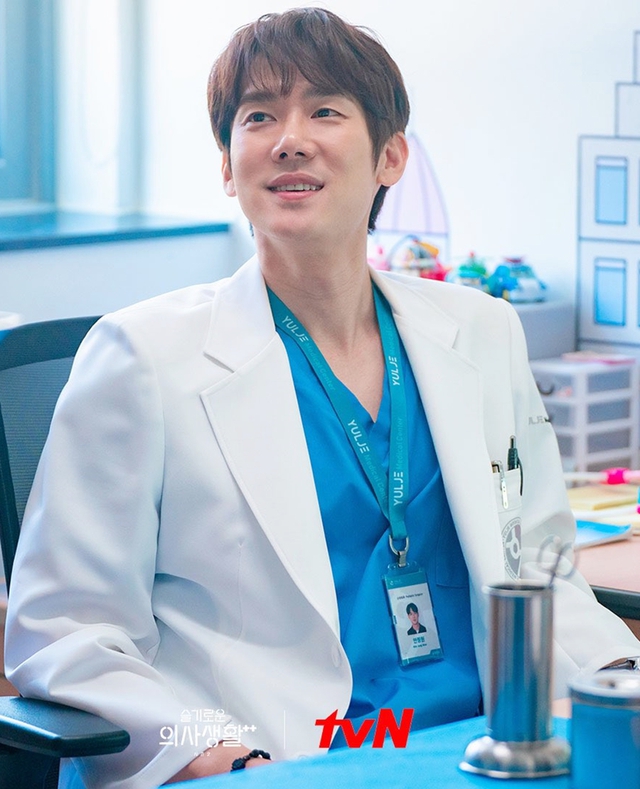 Tài tử họ Yoo trong Hospital Playlist