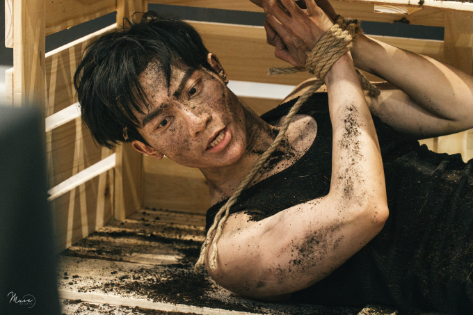 Nam ca sĩ đi học diễn xuất và thử sức làm MC