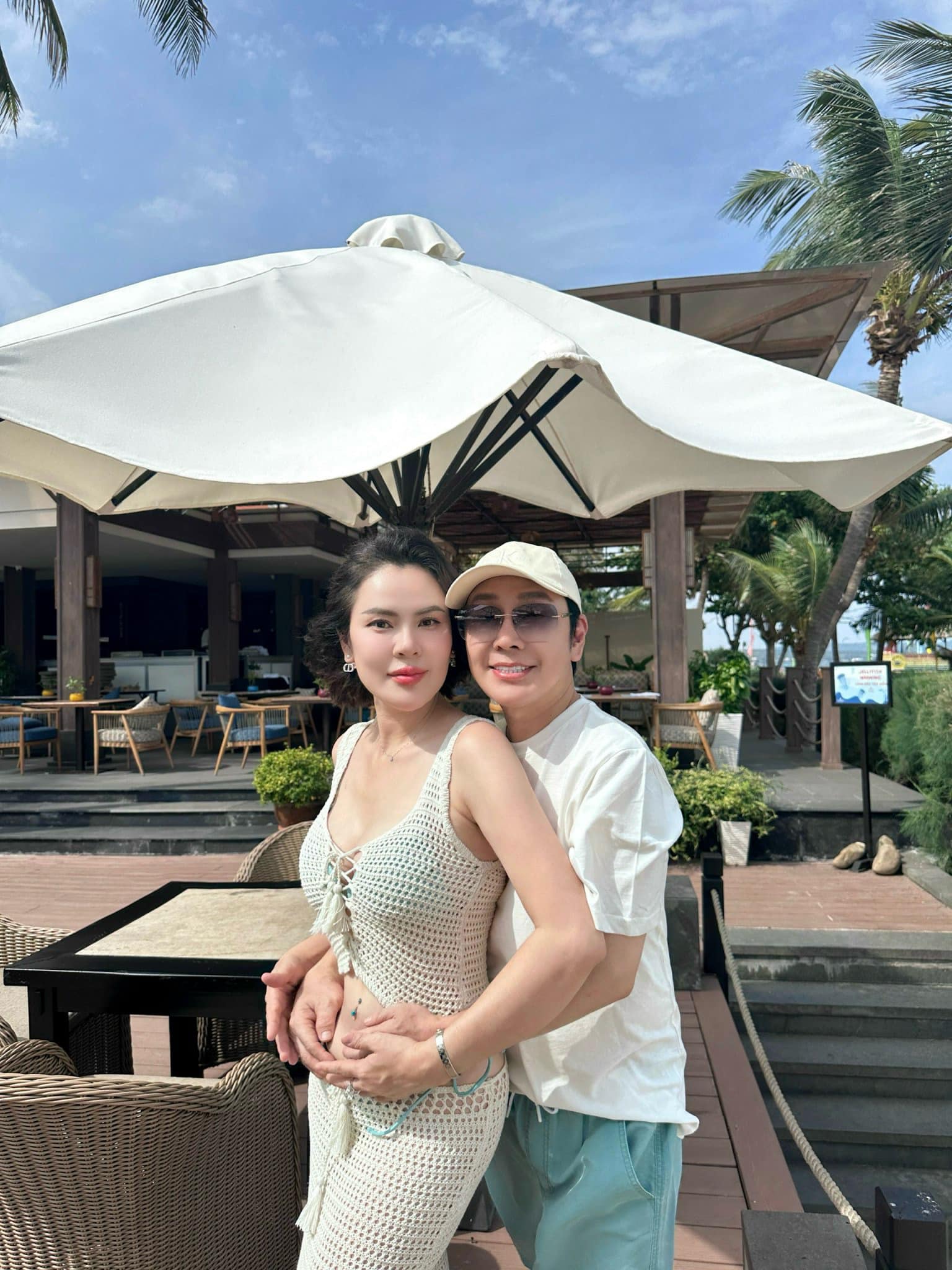 Sau một thời gian dài úp úp mở mở về chuyện tình cảm, mới đây, NSƯT Vũ Luân đã thẳng thắn cho biết, Hoa hậu Quý bà Hòa bình Thế giới chính là người phụ nữ quan trọng nhất trong những năm tháng sau này của anh.