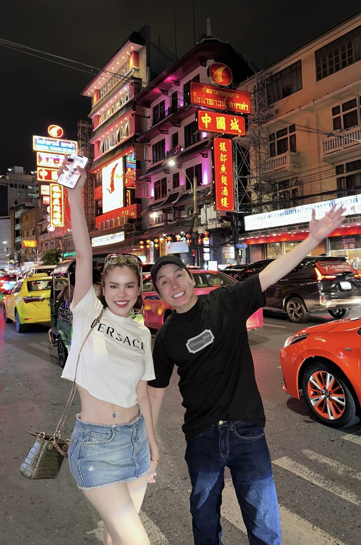 Về phần NSƯT Vũ Luân, anh khẳng định, anh và bạn gái Hoa hậu đồng cảm, thấu hiểu lẫn nhau, có thể chia sẻ với nhau mọi điều từ nghề nghiệp đến cuộc sống.