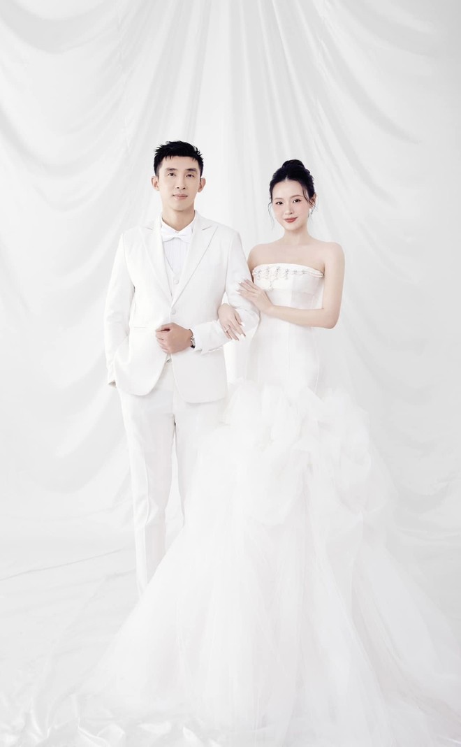 Cặp đôi tân lang tân nương được mong chờ nhất Vbiz hôm nay là đây!