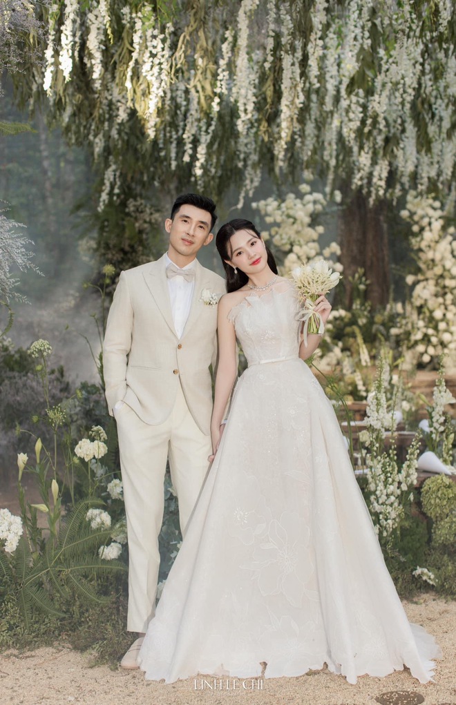 Trước đó, anh cũng không tham gia lễ cầu hôn riêng tư của Midu tại Đà Lạt