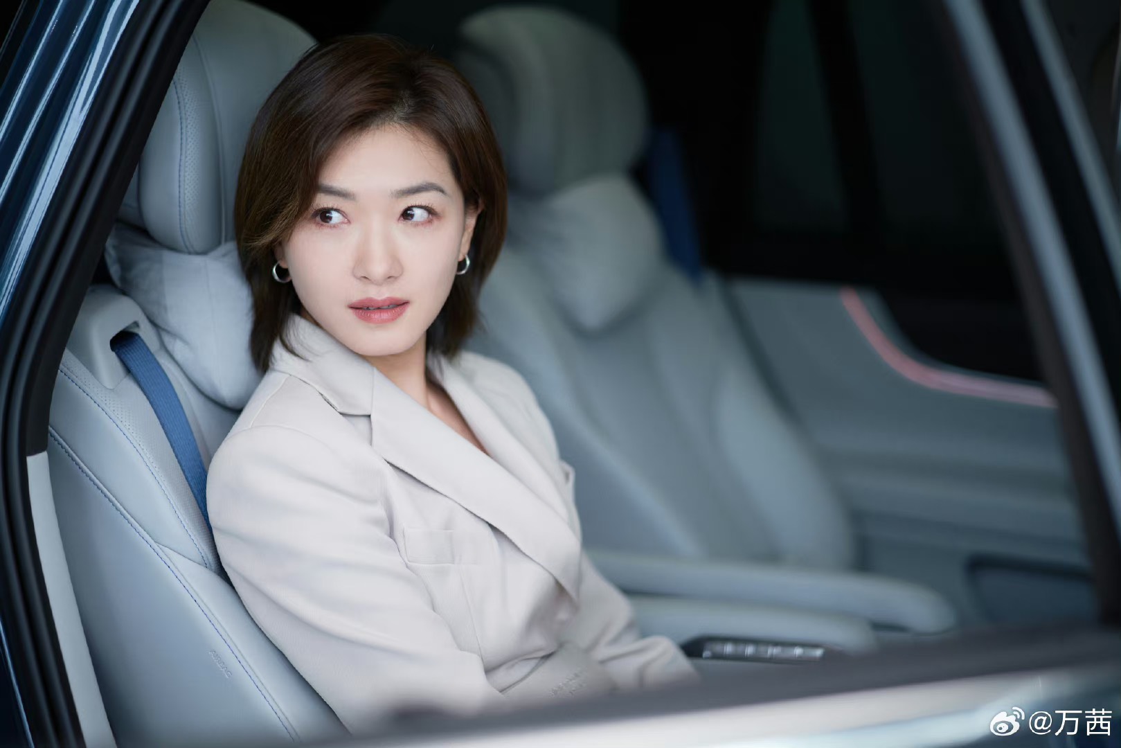 Cô công khai việc bản thân bí mật kết hôn và có con với 1 người đàn ông làm nhiếp ảnh gia mảng quảng cáo vào năm 2017