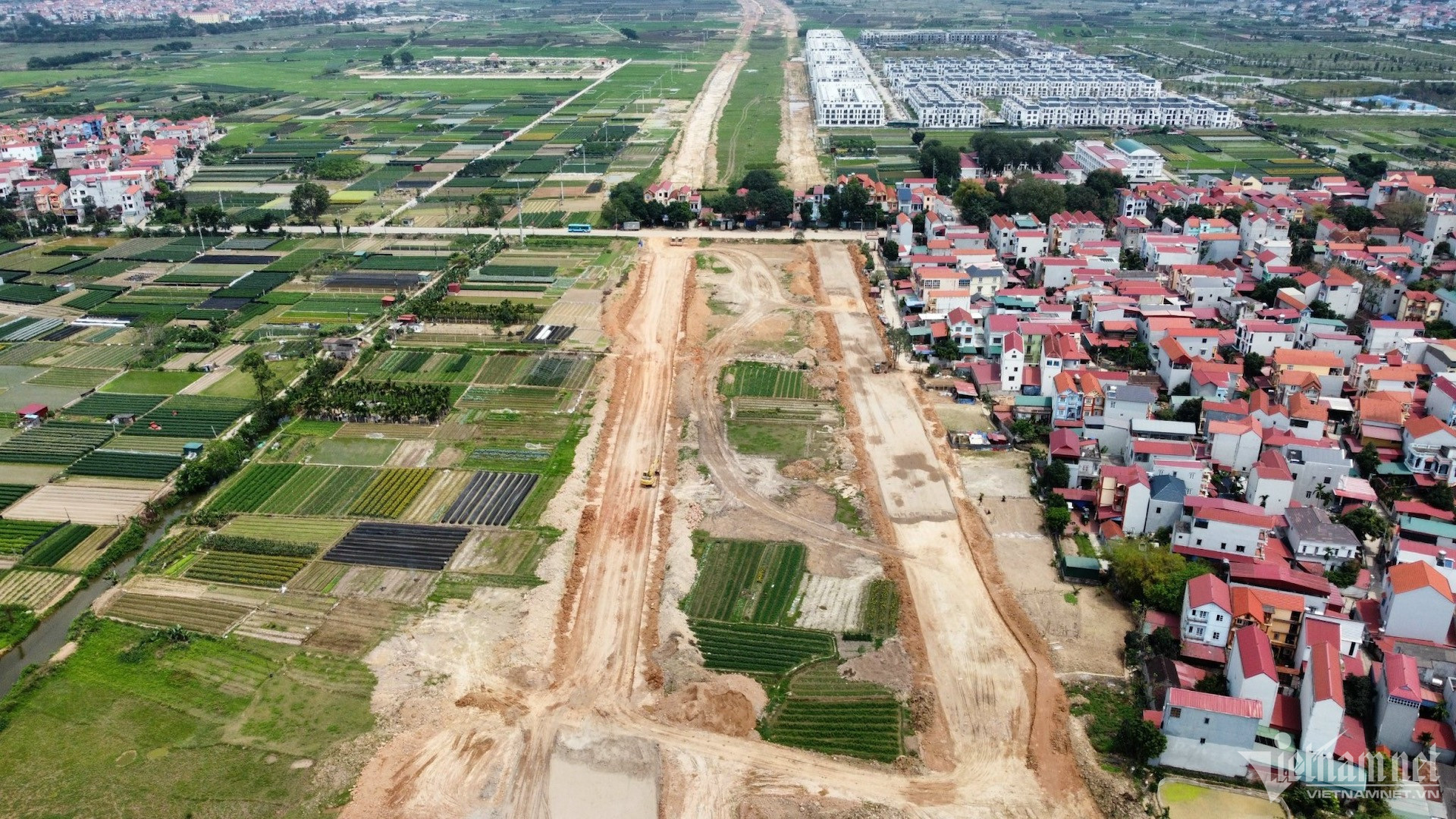 Luật Đất đai 2024 có hiệu lực từ ngày 1/8/2024, quy định 7 trường hợp không được cấp sổ đỏ. Ảnh: Hồng Khanh 