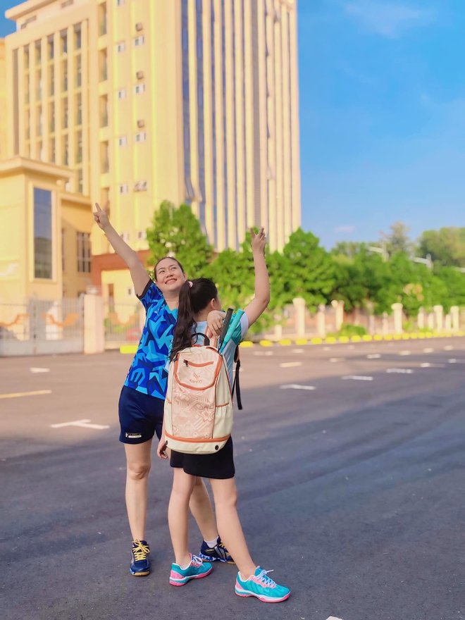 Hồng Sơn khoe ảnh vợ và con gái