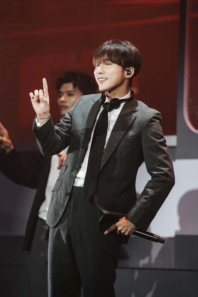 Sơn Tùng hoá tổng tài ngôn tình mỗi khi trò chuyện cùng người hâm mộ