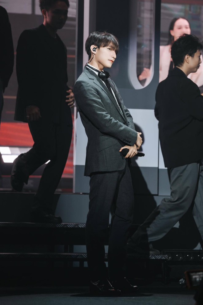 Y như cách Sơn Tùng viết nhạc, anh chàng “thơ” trong cả những khoảnh khắc thường nhật