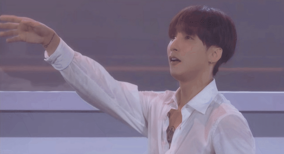 Sơn Tùng trên sân khấu 7-Minute Stage tại Hà Nội