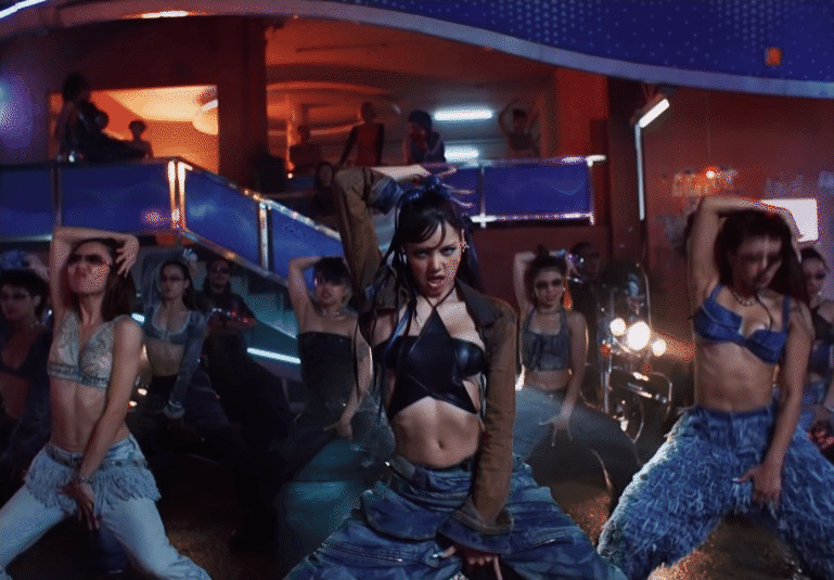 Nữ idol đầu tư mạnh tay, thể hiện thế mạnh trình diễn trong MV đầu tiên hậu rời YG