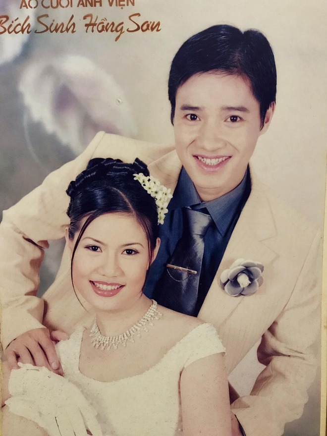 Ảnh cưới của vợ chồng Hồng Sơn năm 2002