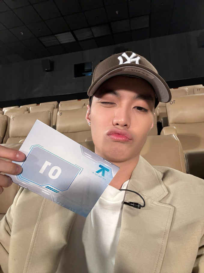 Nam rapper gây bất ngờ khi đứng nhất Live Stage 1