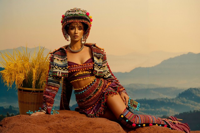 Lydie Vũ chủ yếu sống tại Pháp