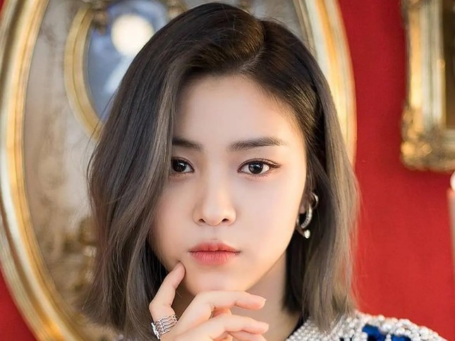 Cư dân mạng Hàn Quốc tranh cãi vì trang phục biểu diễn của Ryujin.