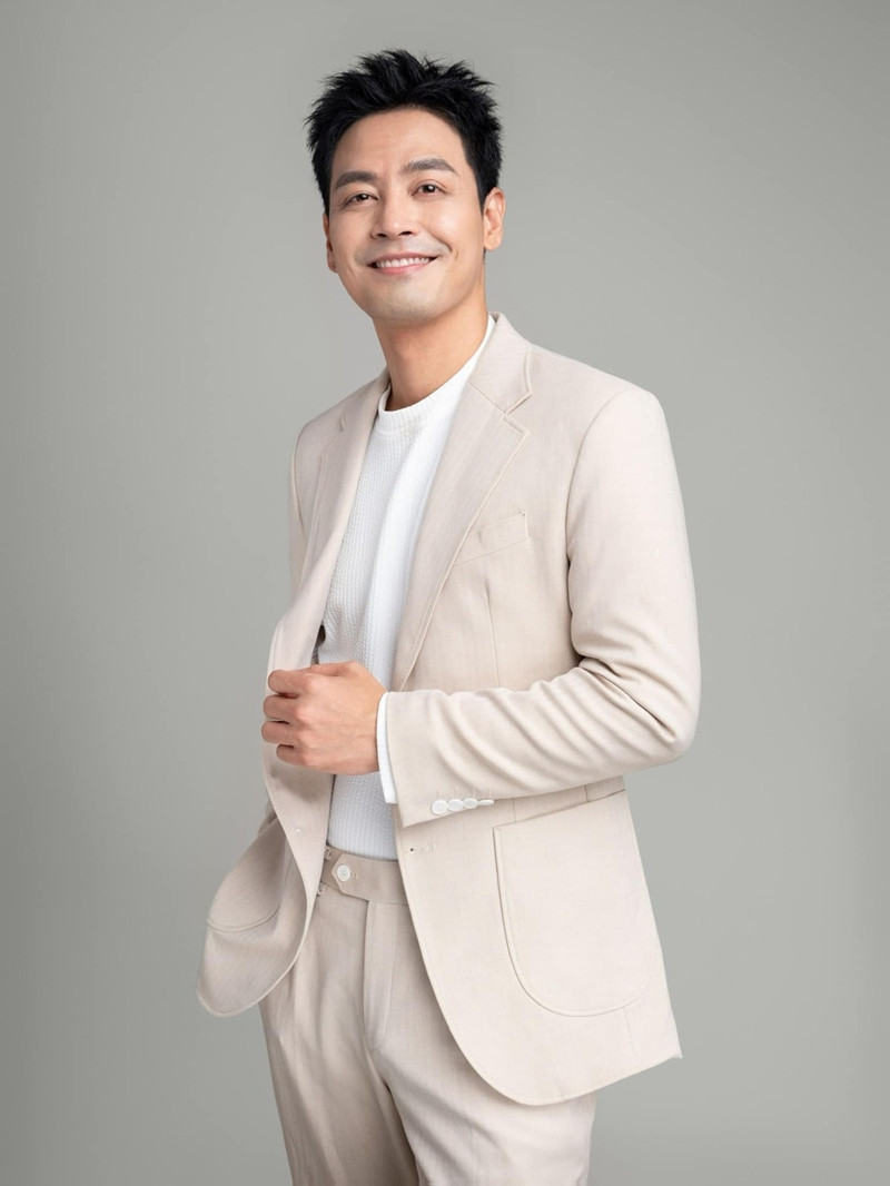 MC Phan Anh tên đầy đủ là Hoàng Phan Anh, sinh ngày 30/7/1981, tại Hà Nội. Anh là người dẫn chương trình, diễn viên, người mẫu ảnh và nhà hoạt động xã hội.