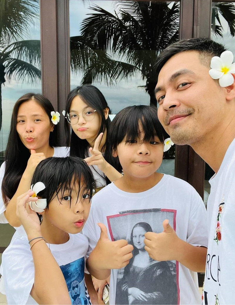  Năm 2006, Phan Anh lập gia đình. Hai người quen nhau qua một số bạn bè sinh viên. Họ có 7 năm tìm hiểu trước khi tiến tới hôn nhân. Bà xã của Phan Anh làm việc trong ngành ngân hàng. Hai vợ chồng có ba người con (hai con trai và một con gái).