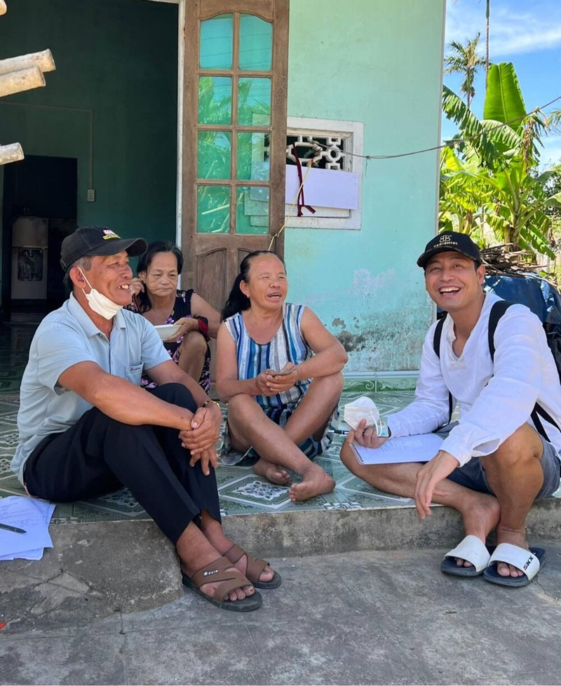 Hồi tháng 10/2016, MC Phan Anh kêu gọi mọi người ủng hộ đồng bào miền Trung đang chịu thiệt hại từ bão lũ. Số tiền mà nam MC quyên góp được lên đến hàng chục tỷ đồng.