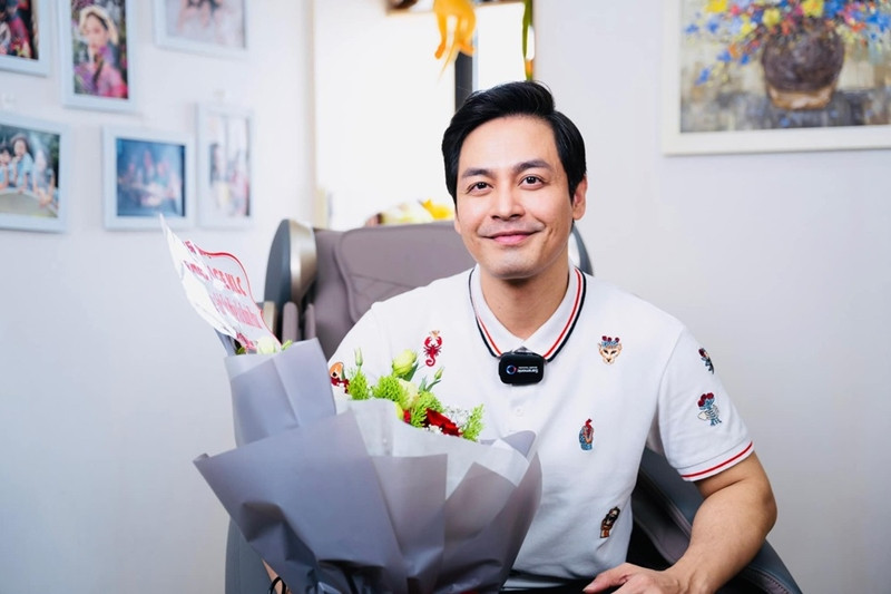 Từ việc quyên góp này, nhiều người hoài nghi chuyện nam MC dùng tiền đó để trục lợi cá nhân. Anh đã lập website công khai sao kê minh bạch các hoạt động thiện nguyện.