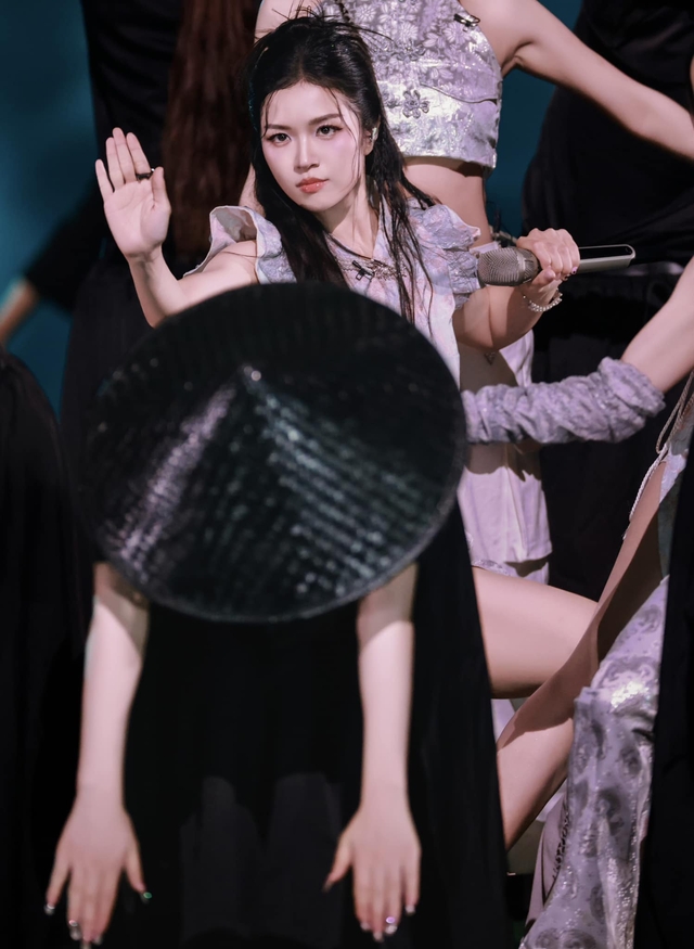 Nữ ca sĩ xếp hạng 20 ở Công 2