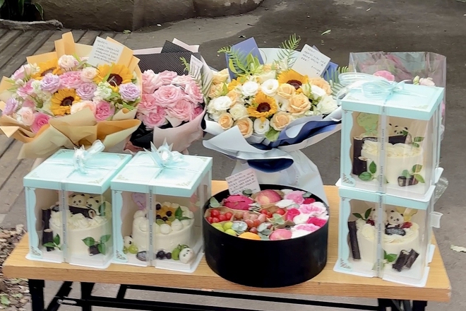 Những món quà được người hâm mộ gửi tới mừng sinh nhật