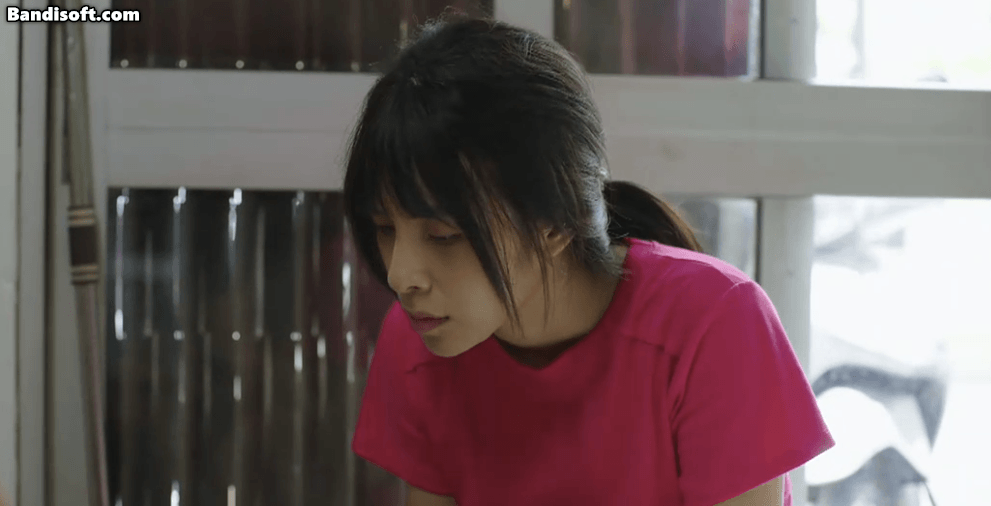 Kết quả là mài vào chân, khiến khách hàng bị thương