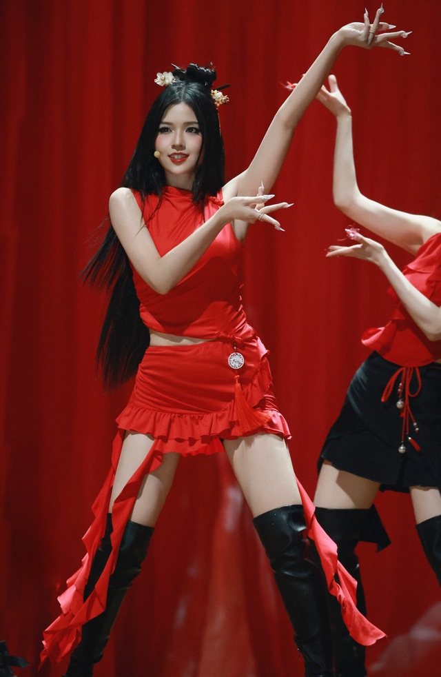 Suni Hạ Linh ở Công 3