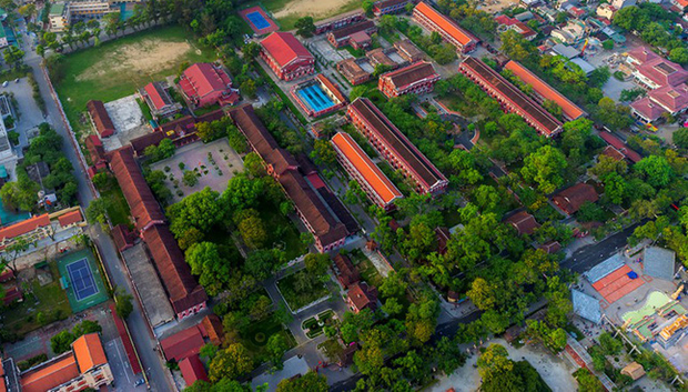 Trường THPT chuyên Quốc học Huế nhìn từ trên cao